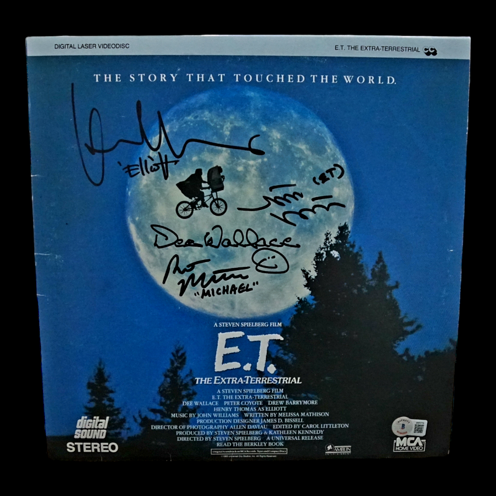 ET originally laser disk - Signed by Mathew Demeritt, Henry Thomas, Dee Wallace and Robert Macnaughton -  Beckett COA